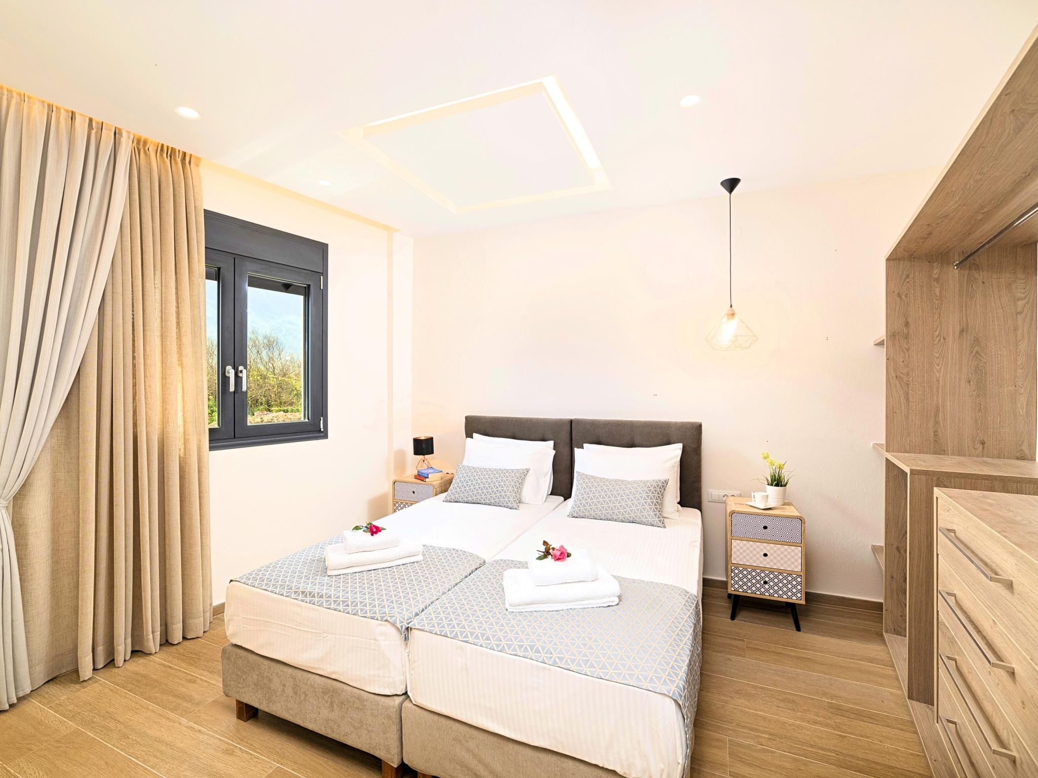 Haus in Georgioupoli mit Außenpool und atemberaubender Aussicht-Image-tags.info