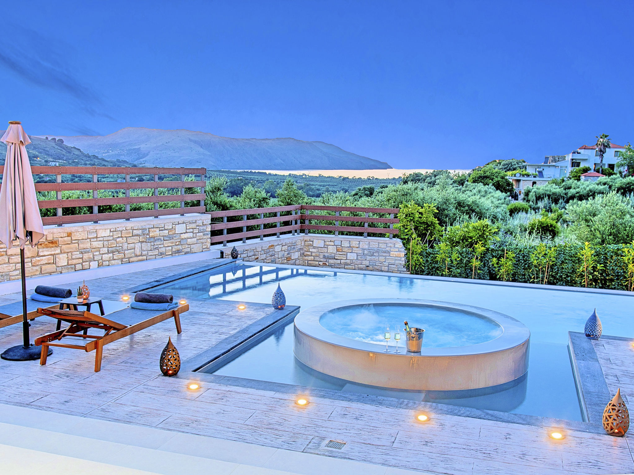 "Minaos8" mit privatem Pool