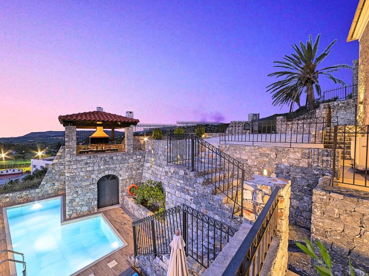 Vakantiehuis met verwarmd zwembad in Georgioupoli in Georgioupoli