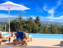 "Orientem Villa" mit beheiztem Pool