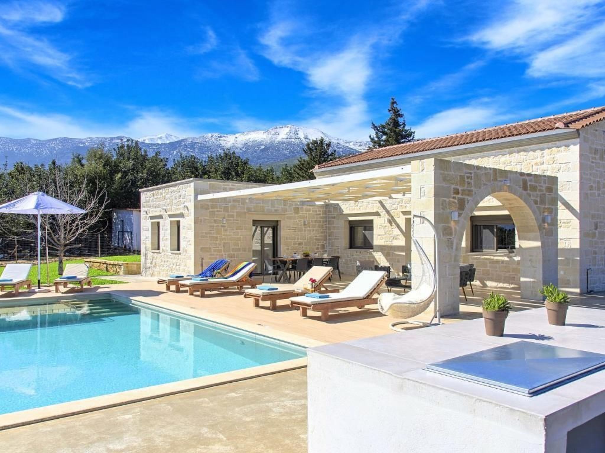 "Orientem Villa" mit beheiztem Pool-Image-tags.info