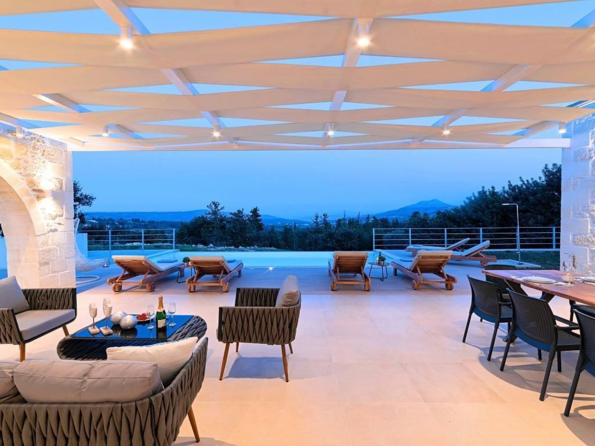 "Orientem Villa" mit beheiztem Pool-Image-tags.info