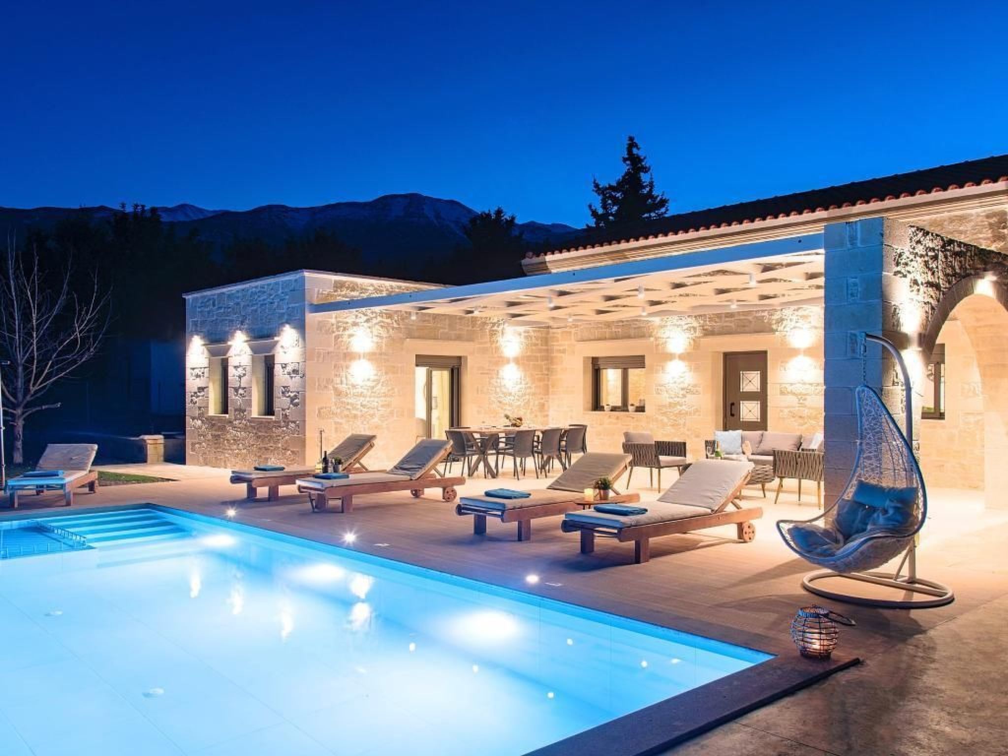 "Orientem Villa" mit beheiztem Pool-Image-tags.info