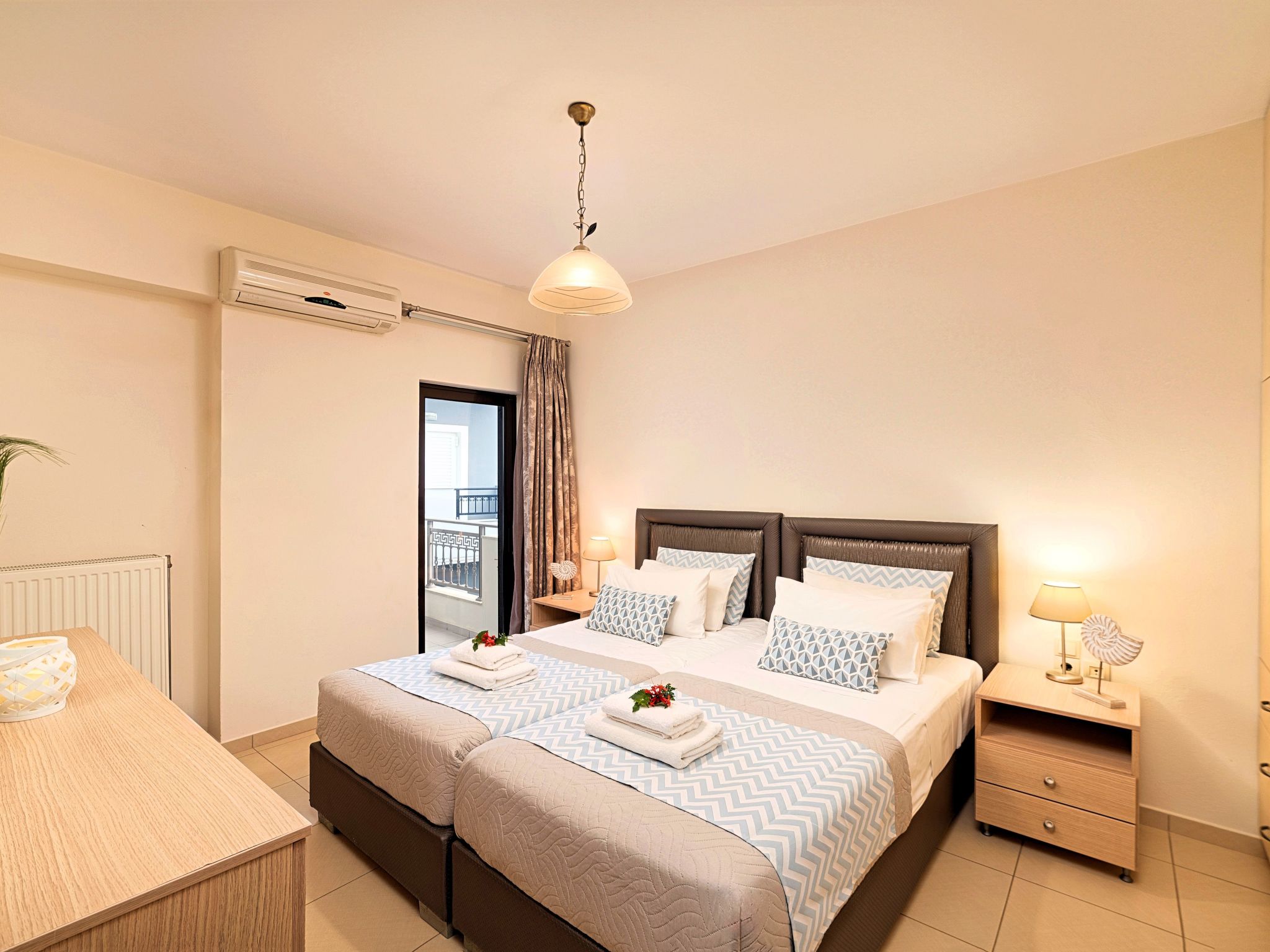 Für 28 Personen in Skaleta, Kreta (Nordküste Kretas)-Image-tags.info