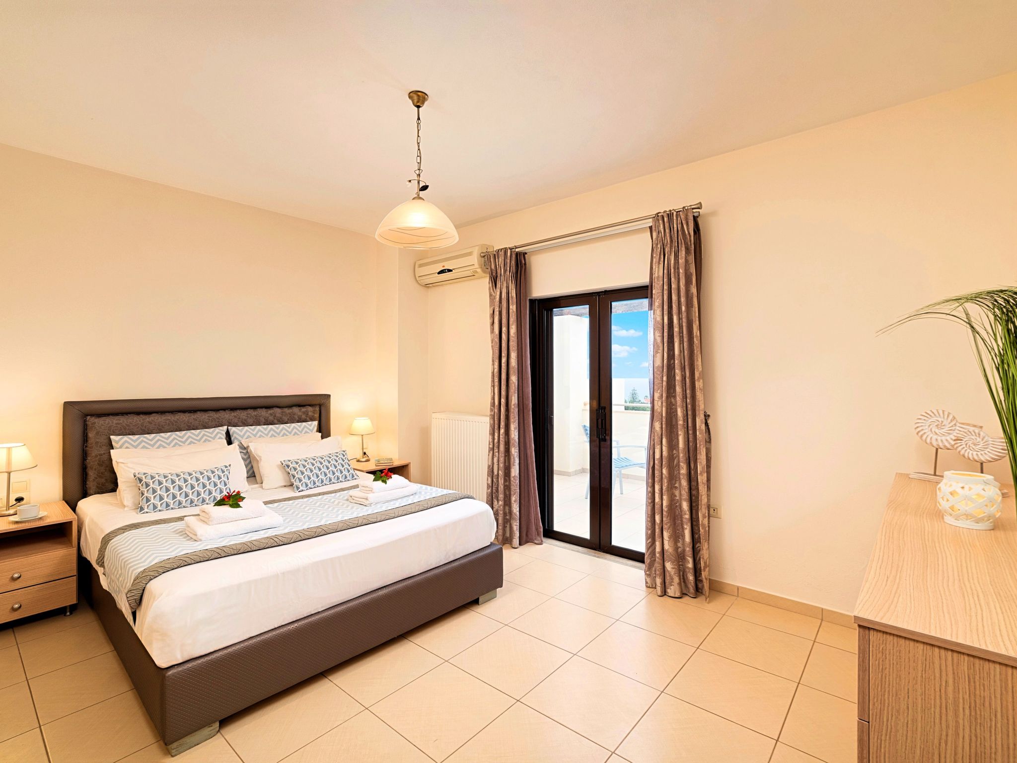 Für 28 Personen in Skaleta, Kreta (Nordküste Kretas)-Image-tags.info