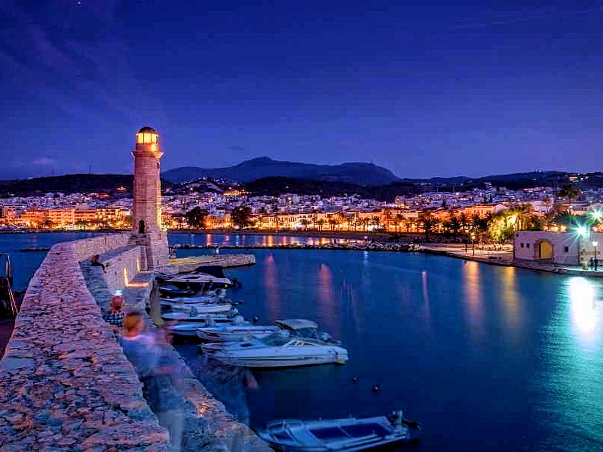 Für 28 Personen in Skaleta, Kreta (Nordküste Kretas)-Image-tags.info