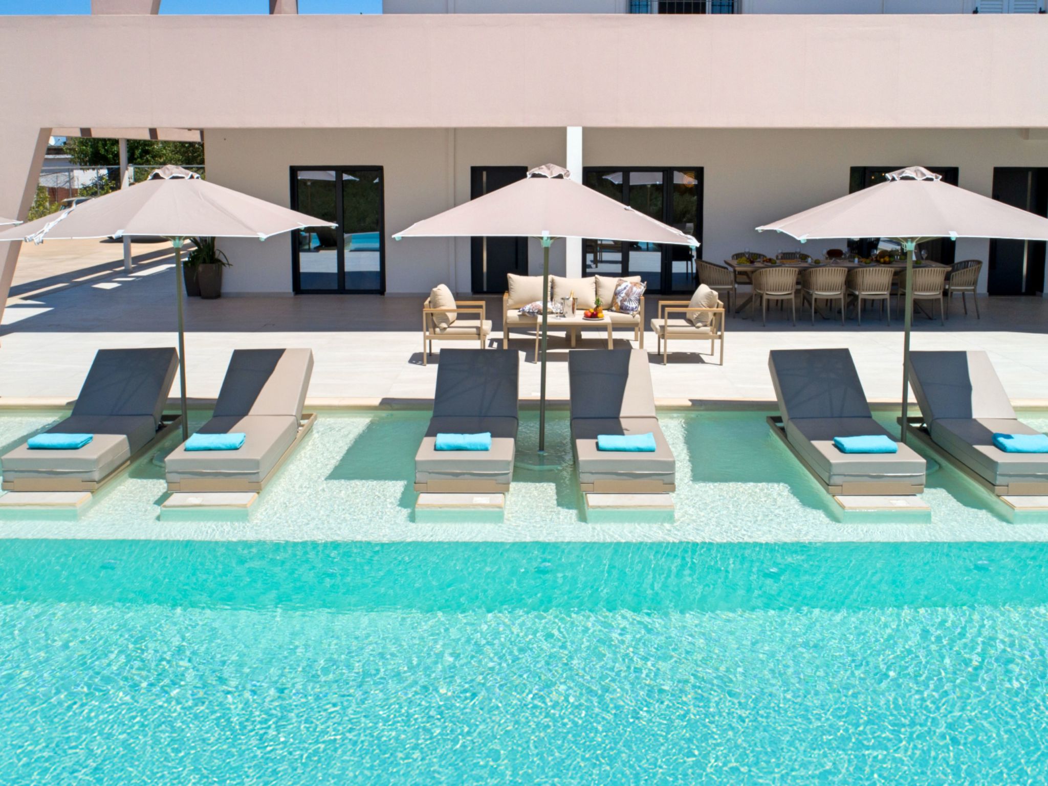 Celestial Villa Privater Pool und Jacuzzi-Drinnen