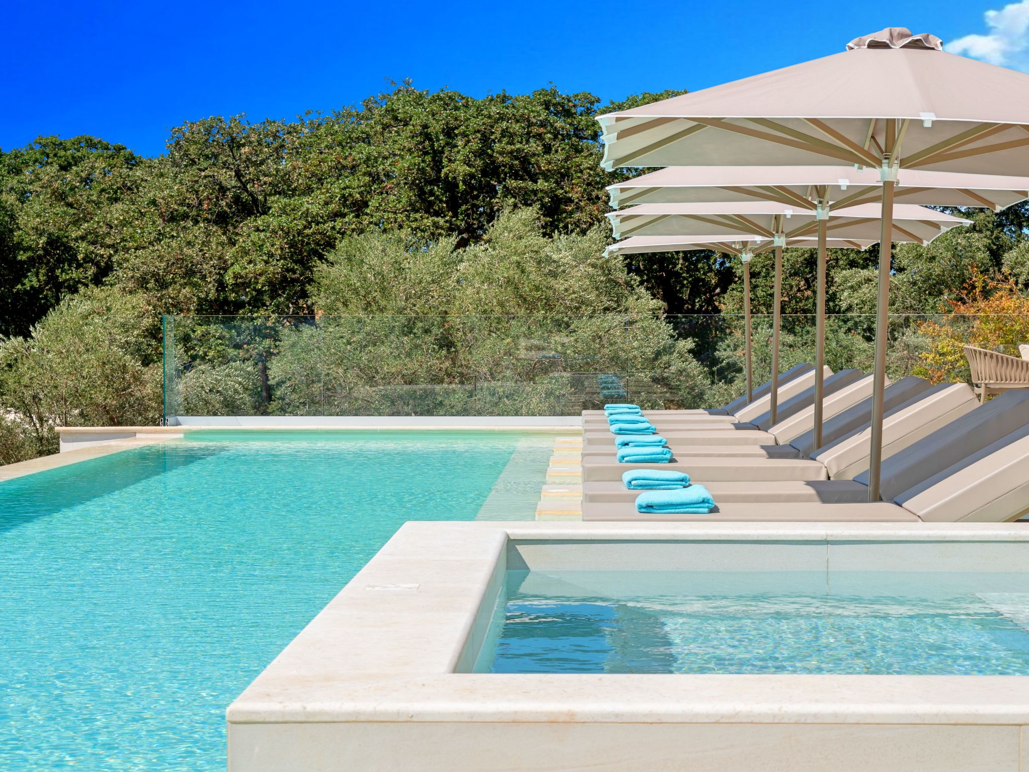 Celestial Villa Privater Pool und Jacuzzi-Drinnen