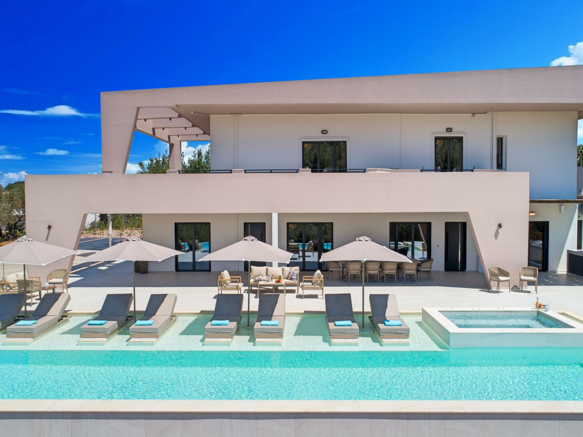 Celestial Villa Privater Pool und Jacuzzi-Drinnen