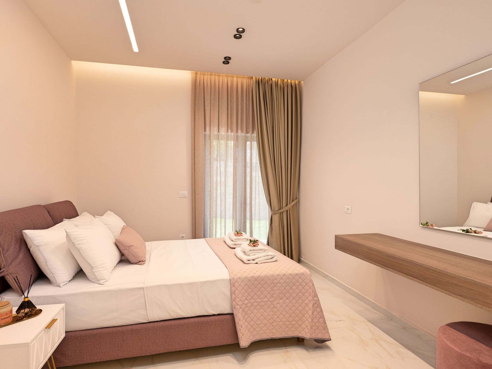 Celestial Villa Privater Pool und Jacuzzi-Drinnen