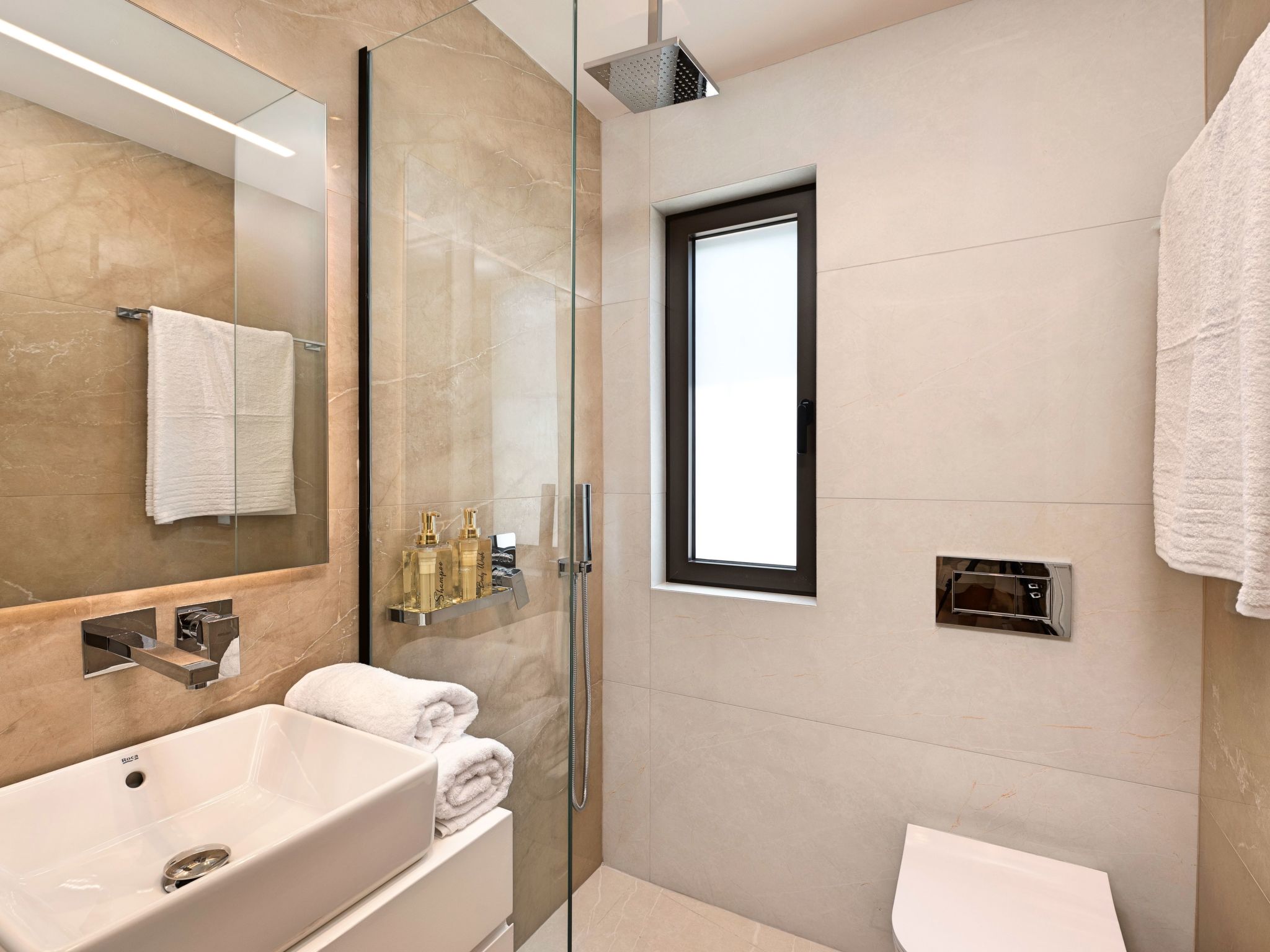 Celestial Villa Privater Pool und Jacuzzi-Drinnen