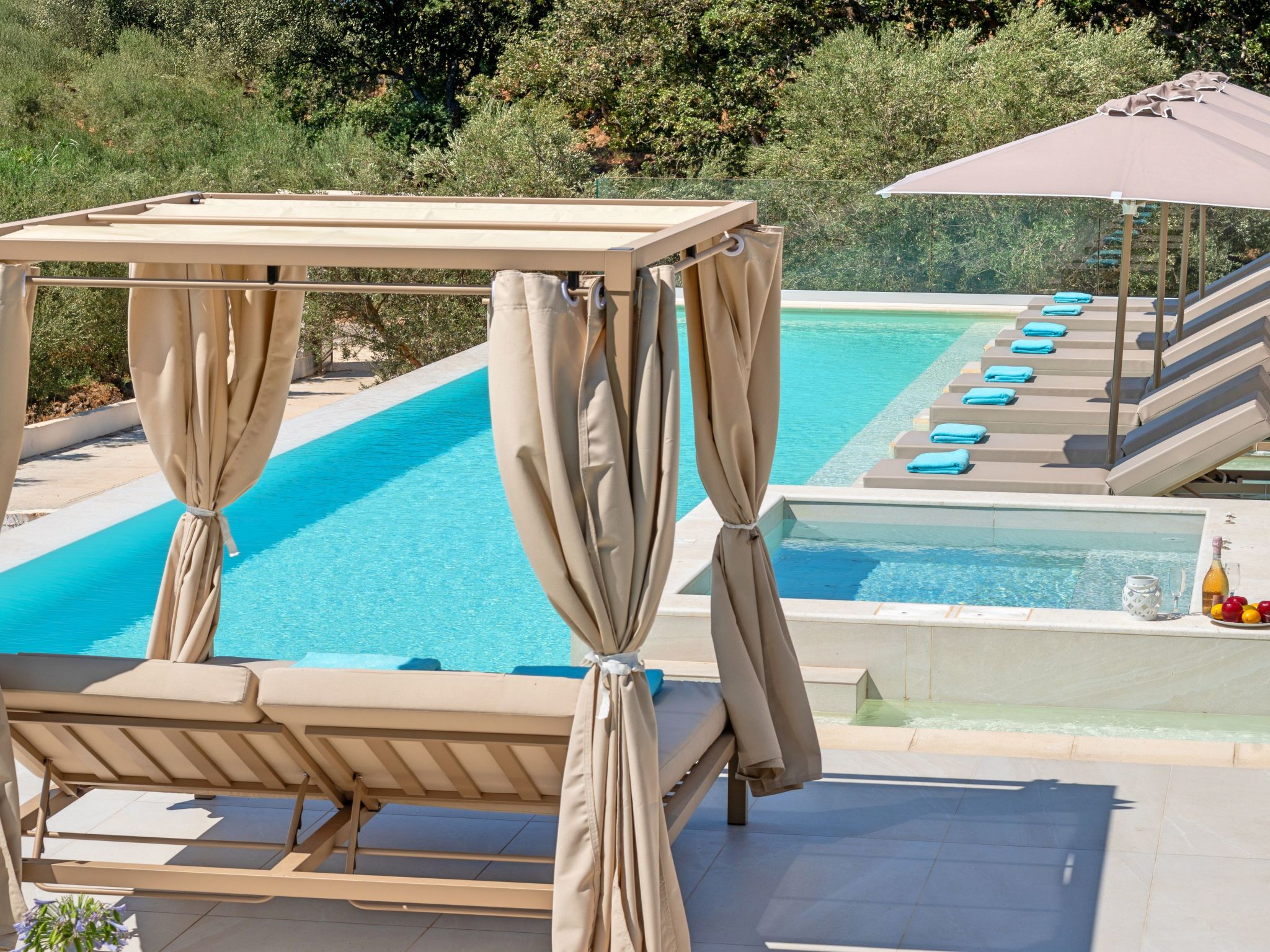 Celestial Villa Privater Pool und Jacuzzi-Drinnen
