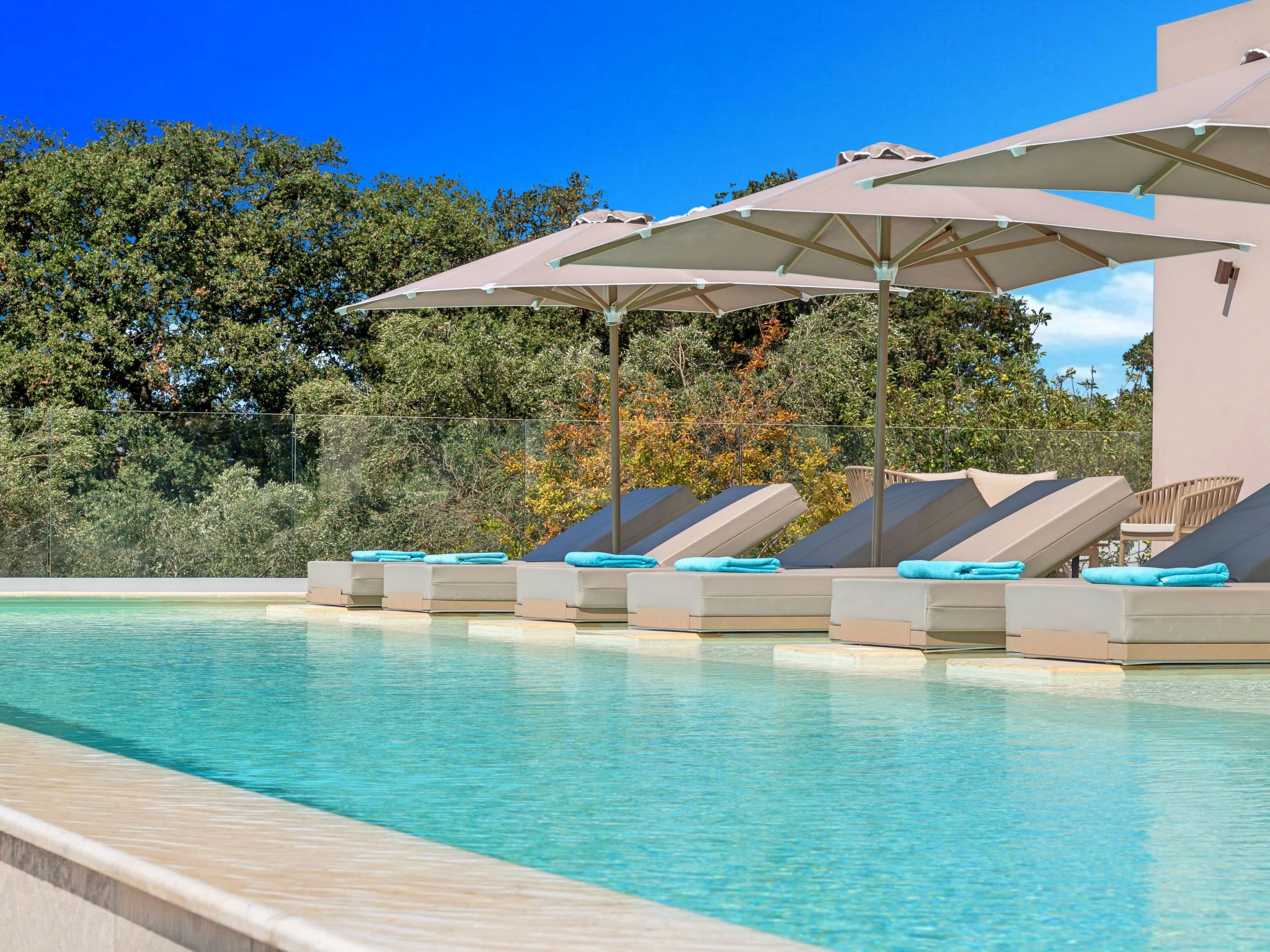 Celestial Villa Privater Pool und Jacuzzi-Drinnen