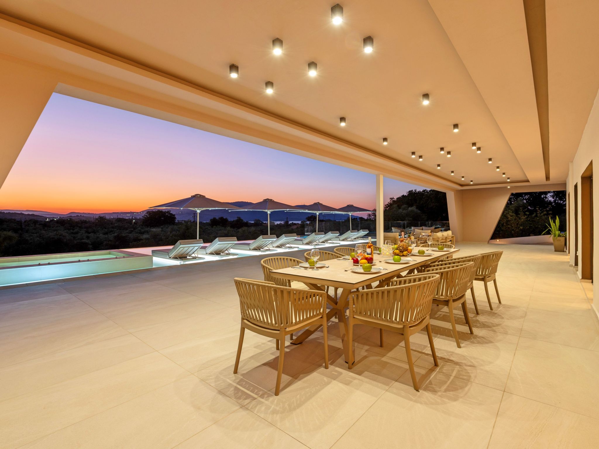 Celestial Villa Privater Pool und Jacuzzi-Drinnen