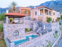 Acrothea Villa: Luxe privévilla met verwarmd zwembad en uitzicht op de bergen - thumbnail 2