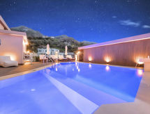 Petralis Luxus Villa Pool Whirlpool
