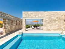Villa Ypsilon: Vrijstaande luxe villa met privézwembad nabij zee in Argiroupoli - thumbnail 3