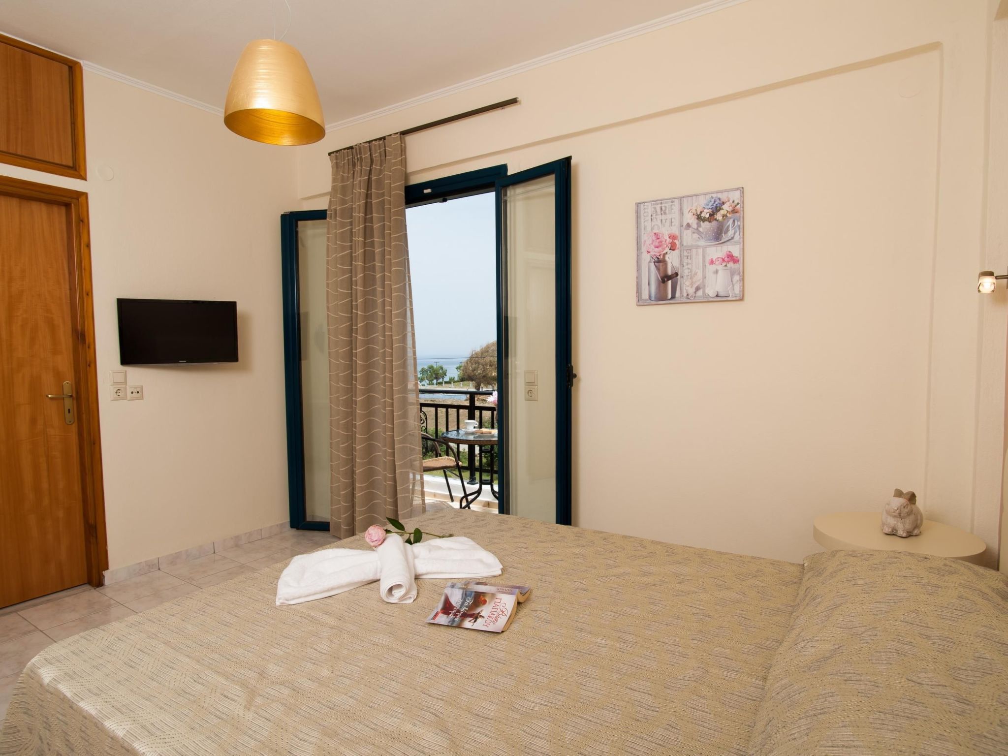 In Panormos mit kleinem Garten,Pool-Dedans