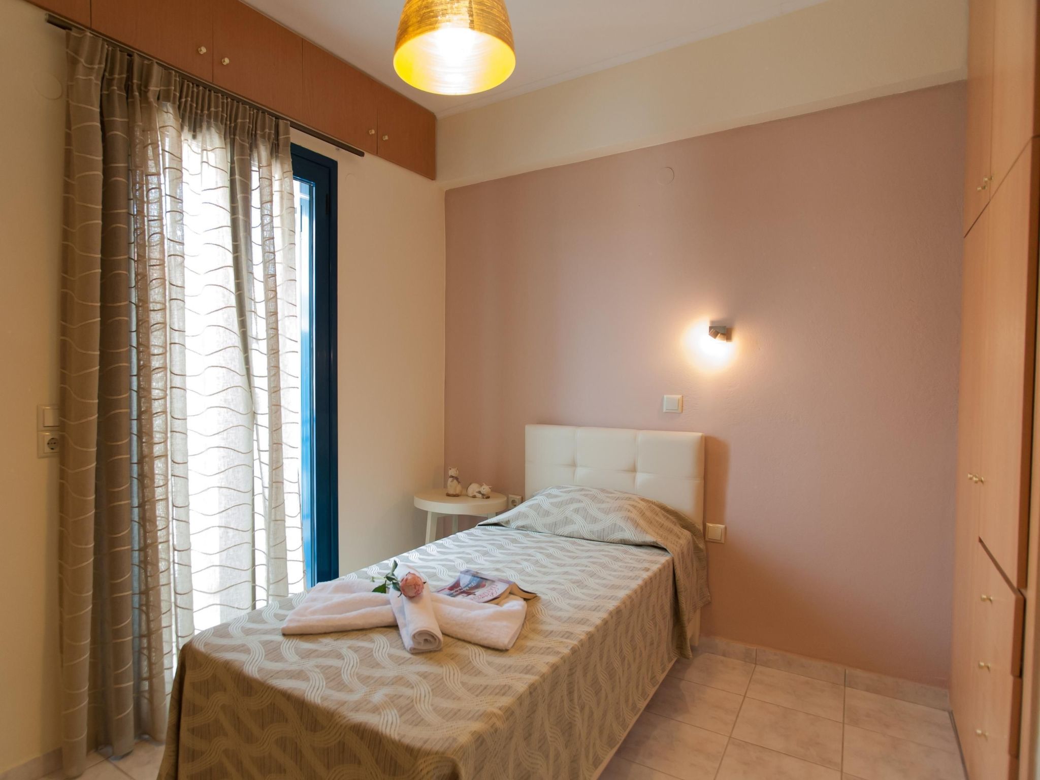 In Panormos mit kleinem Garten,Pool-Dedans