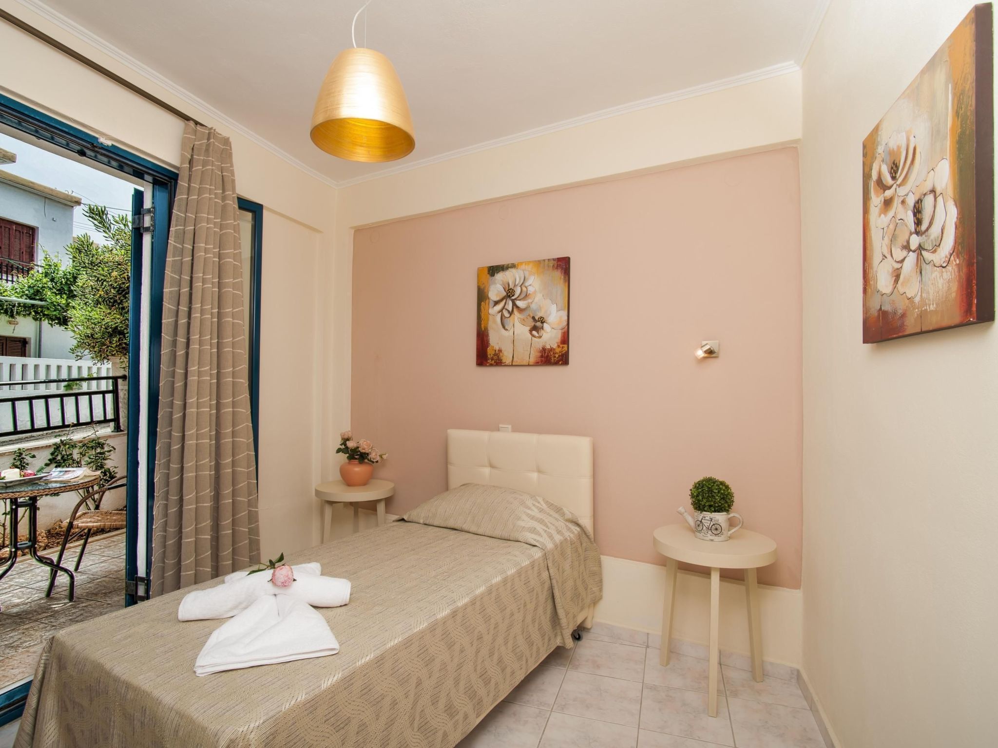 In Panormos mit kleinem Garten,Pool-Dedans