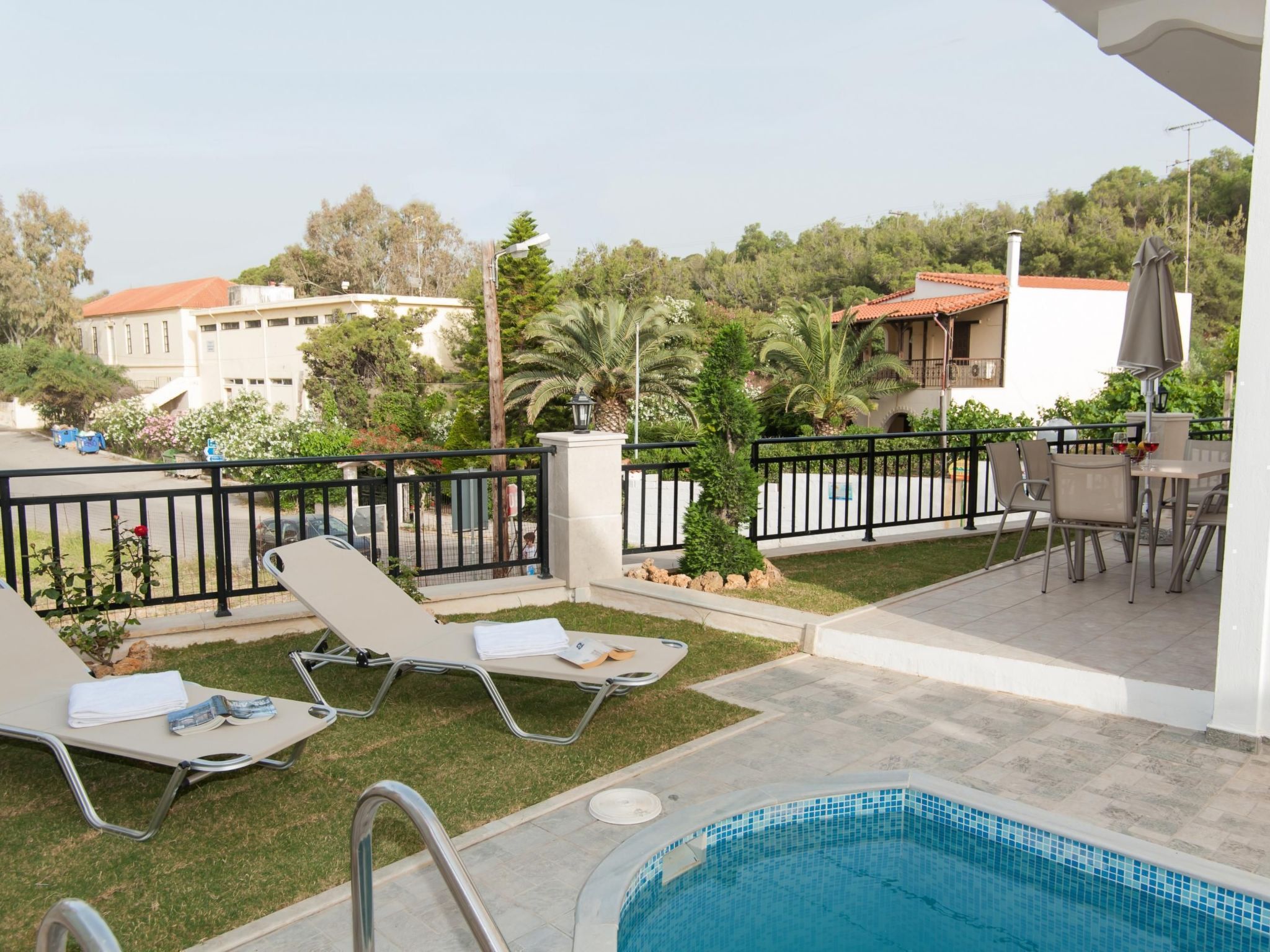 In Panormos mit kleinem Garten,Pool-Dedans