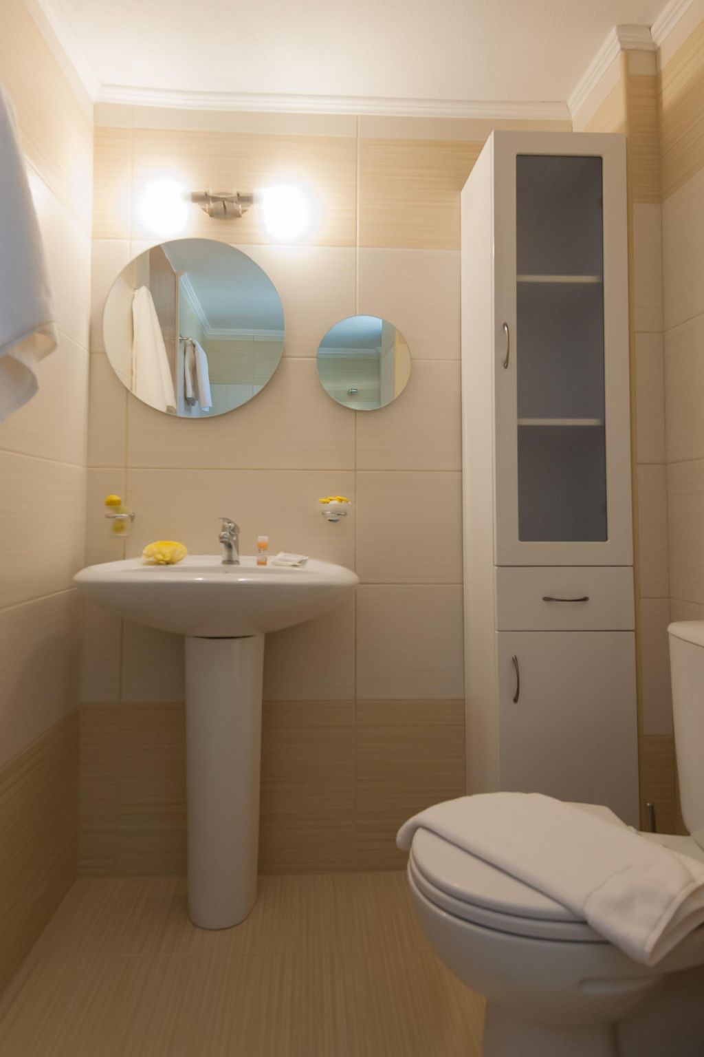 In Panormos mit kleinem Garten,Pool-Dedans