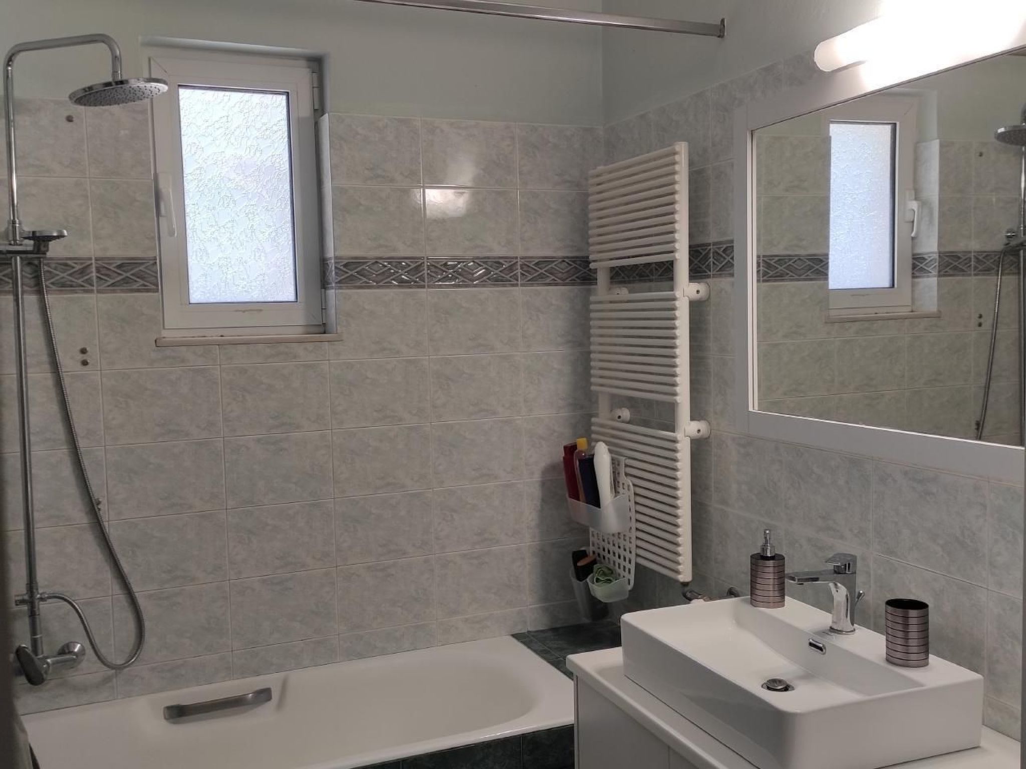 Sea Breeze Villa, atemberaubender Garten mit Meerblick-Binnen