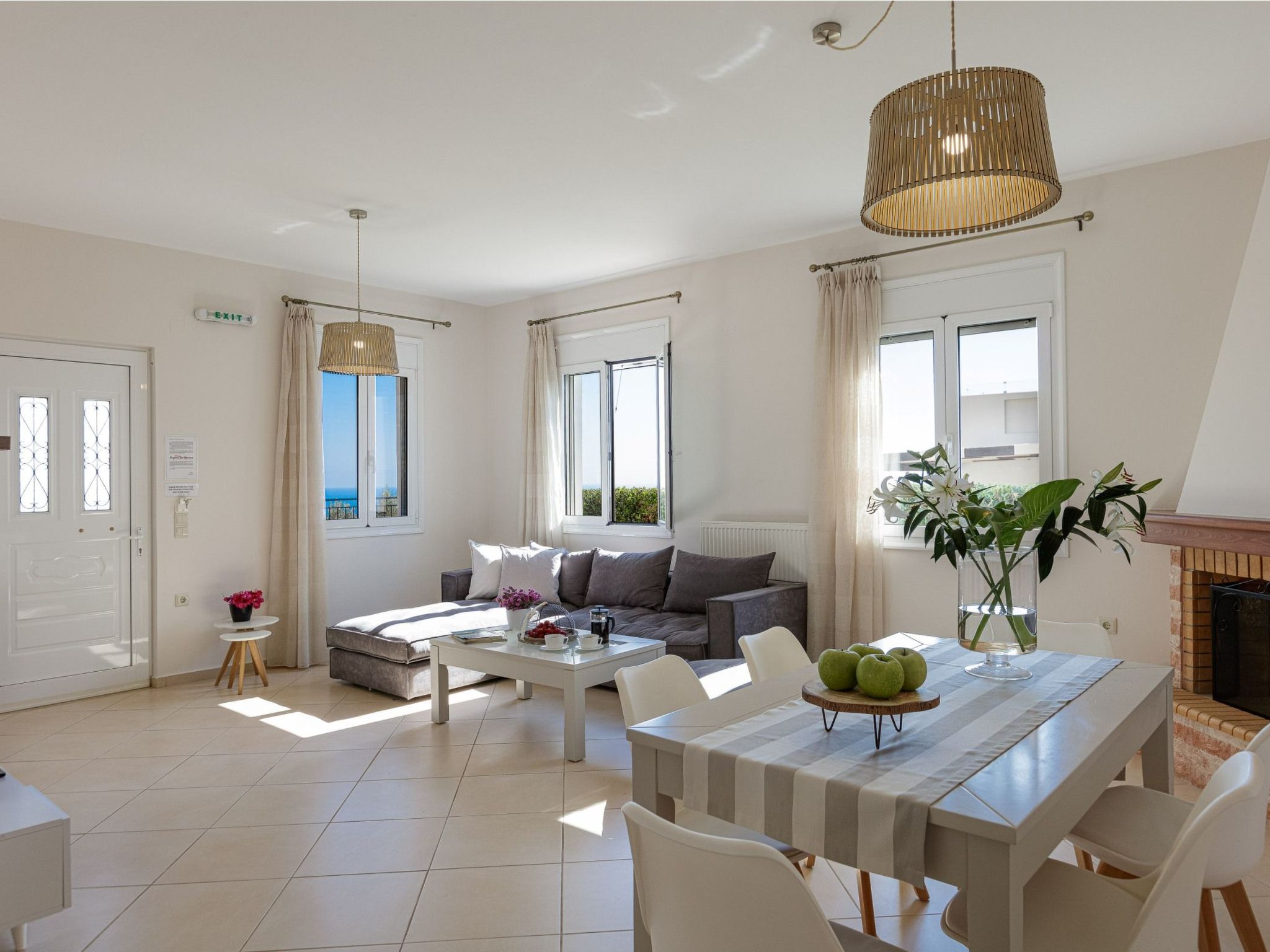 Familienvilla mit Pool und Tischtennisplatte