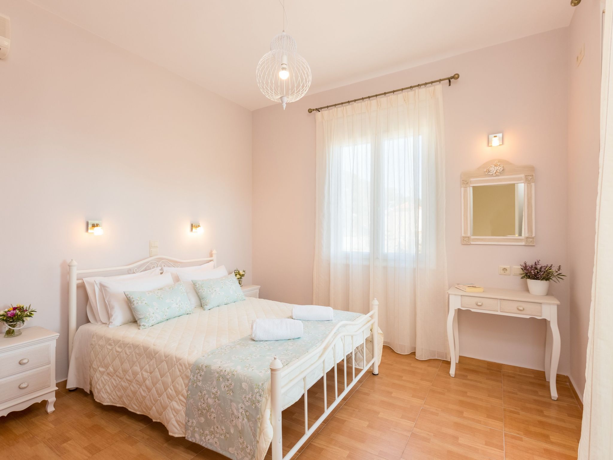 Familienvilla mit Pool und Tischtennisplatte-Inside