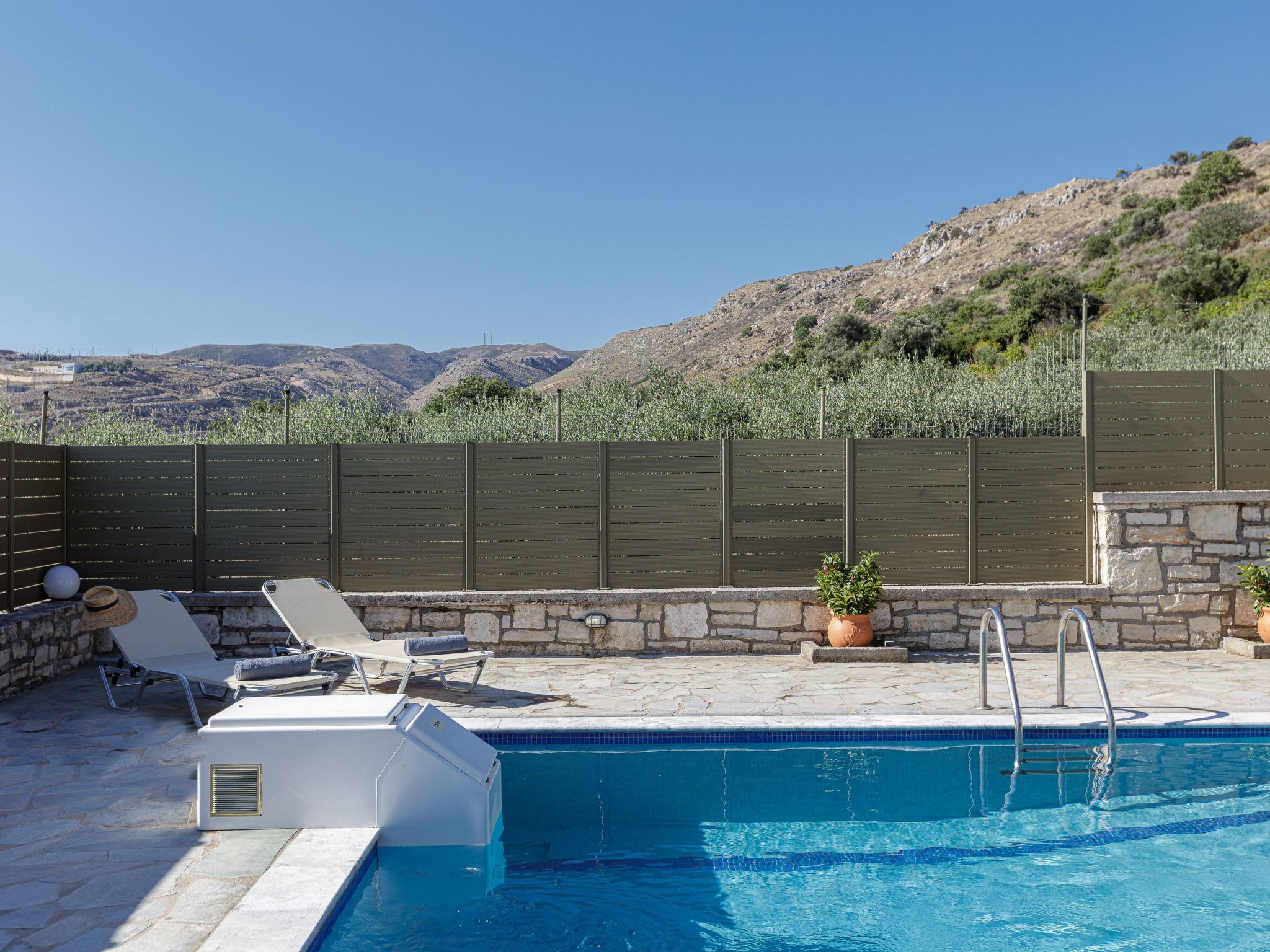 Familienvilla mit Pool und Tischtennisplatte-Outside