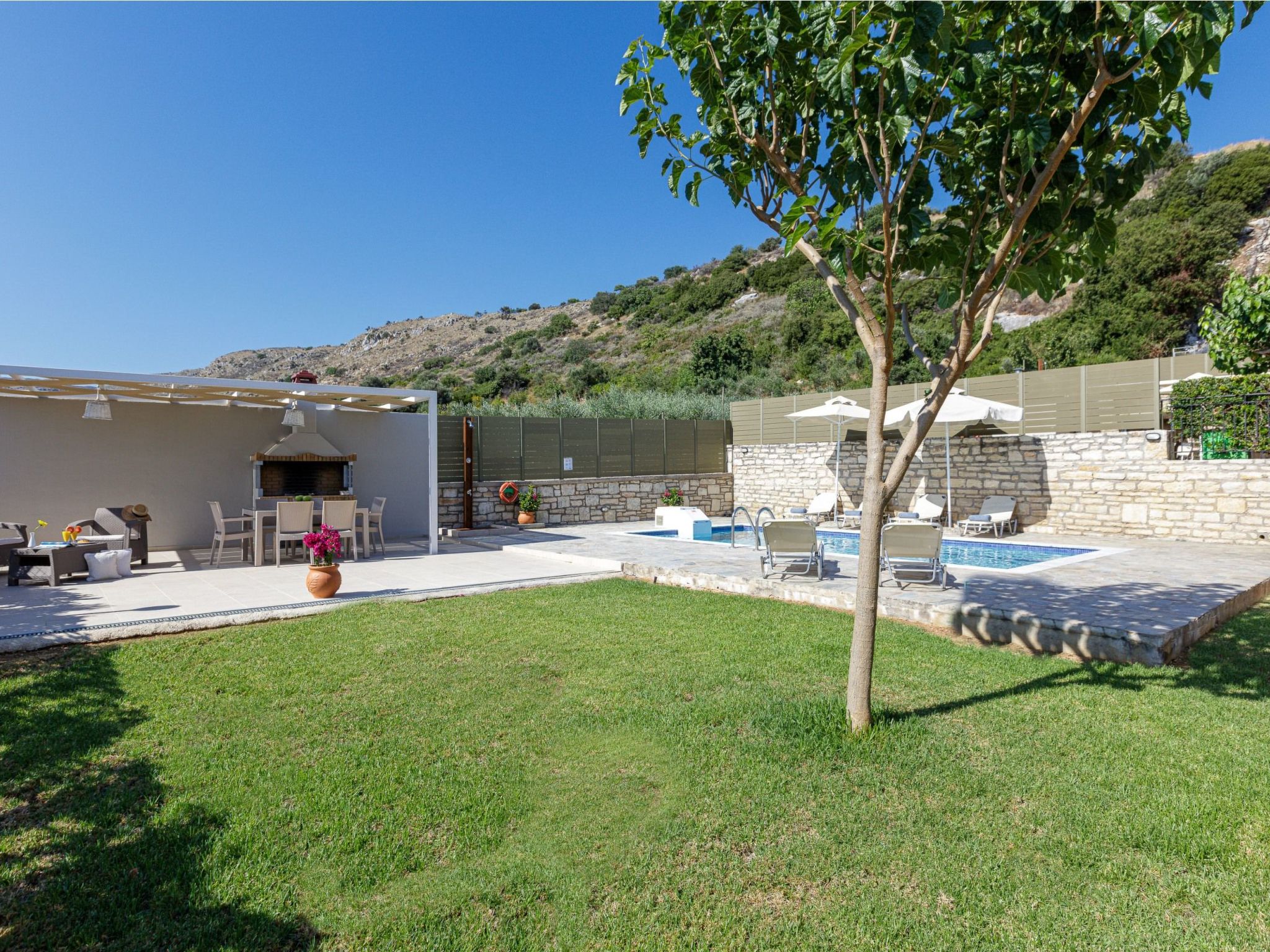 Familienfreundliche Villa mit privatem Pool und BBQ-Buiten