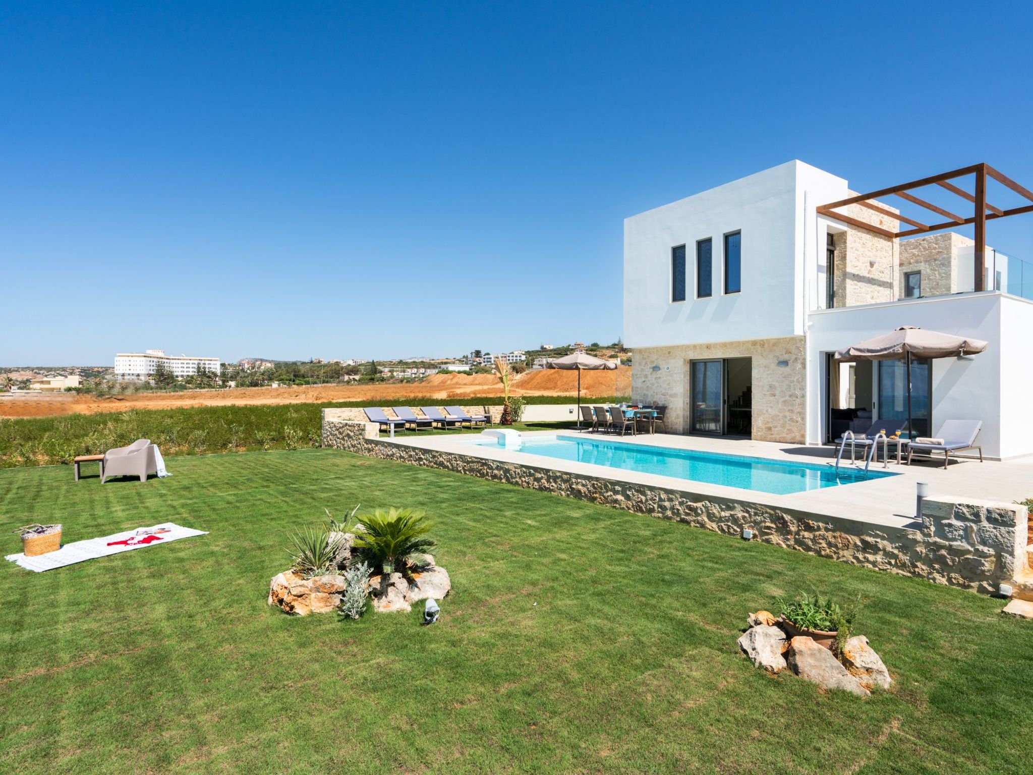 Villa am Strand mit Pool, Kinderbereich und BBQ