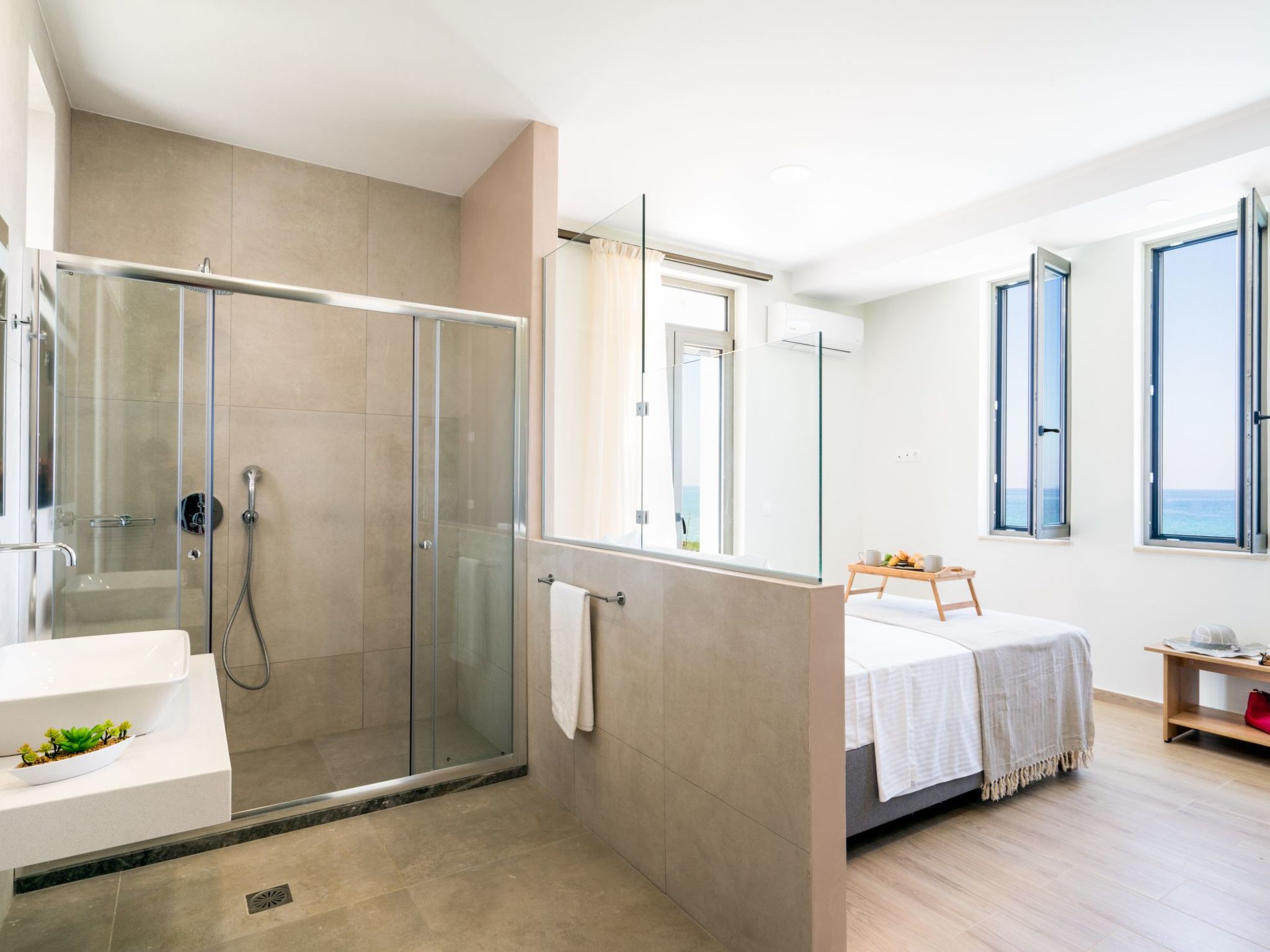 Villa am Strand mit Pool, Kinderbereich und BBQ-Inside