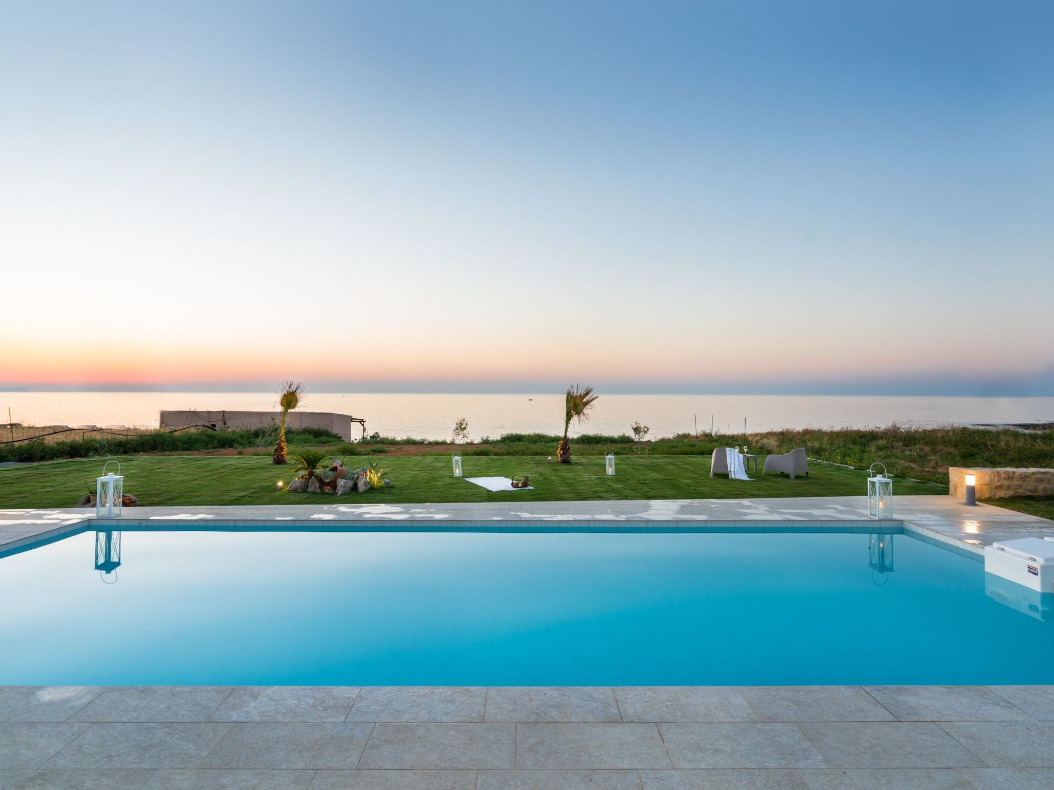 Villa am Strand mit Pool, Kinderbereich und BBQ-Outside