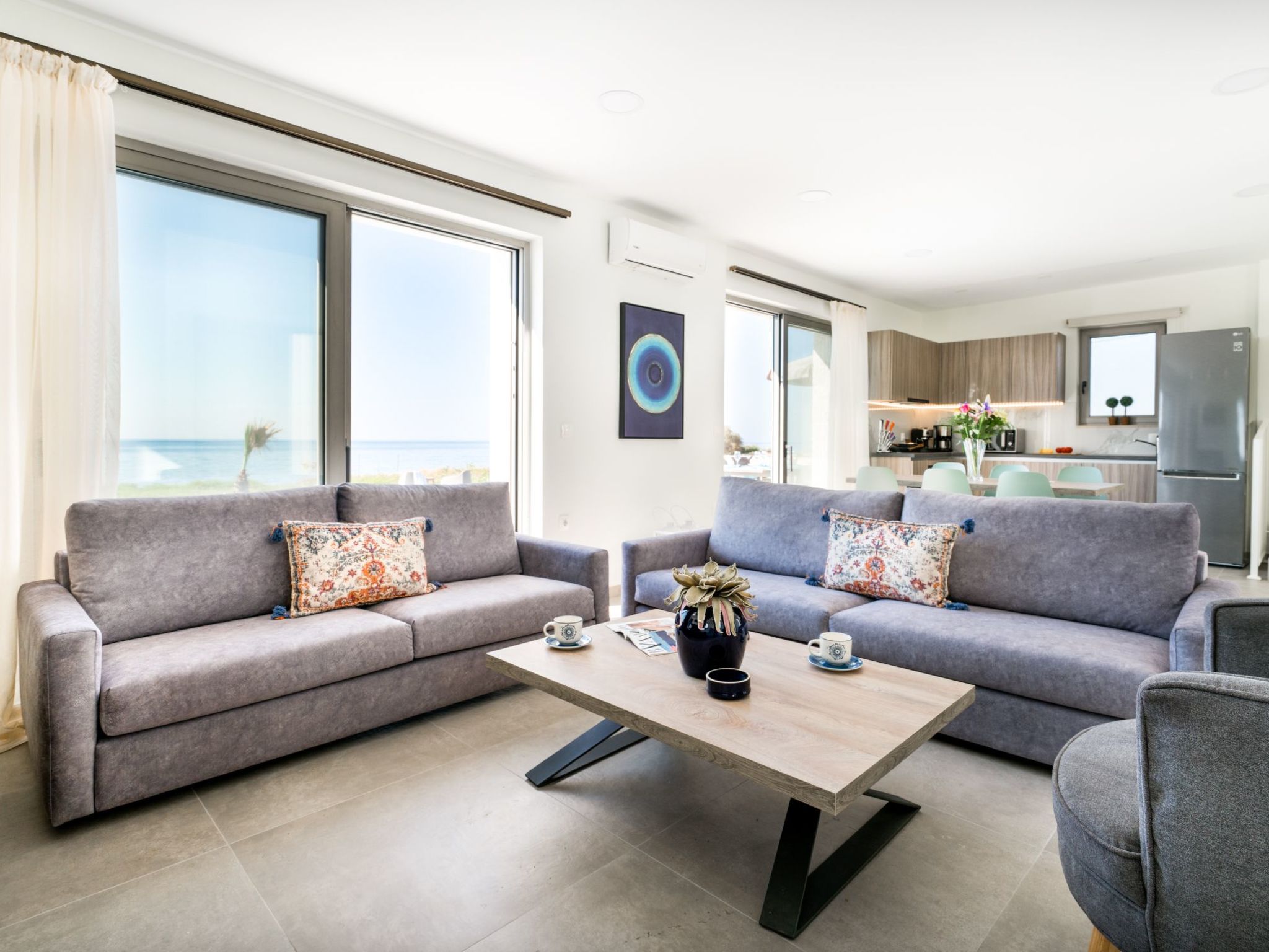 Villa am Strand mit Pool, Kinderbereich und BBQ-Inside