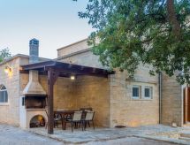 Villa aus Stein mit privatem Pool und BBQ-Bereich