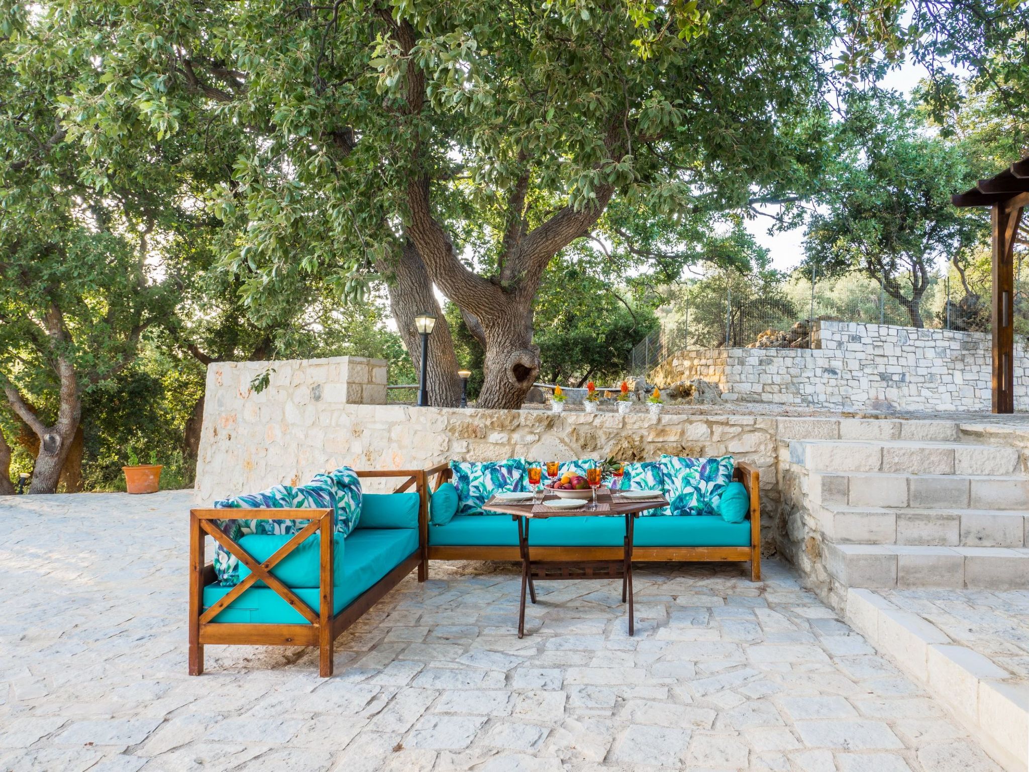 Villa aus Stein mit privatem Pool und BBQ-Bereich-Image-tags.info