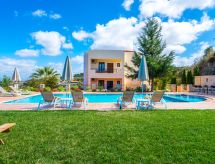 Familienvilla mit privatem Pool, Spielplatz und BBQ