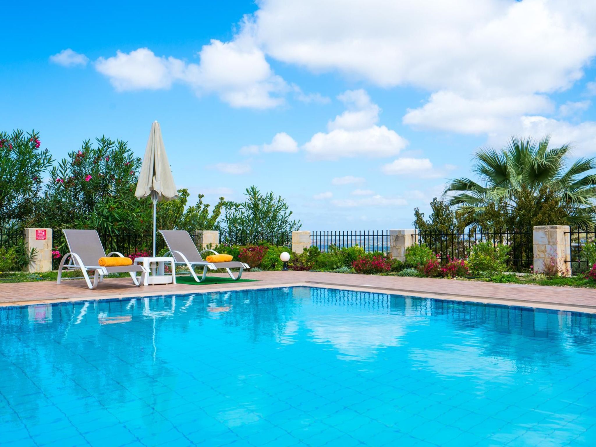 Familienvilla mit privatem Pool, Spielplatz und BBQ-Image-tags.info