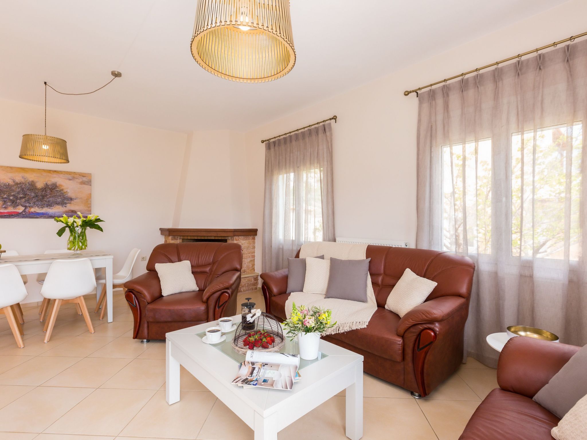 Familienvilla mit Pool, Garten, Spielplatz und BBQ