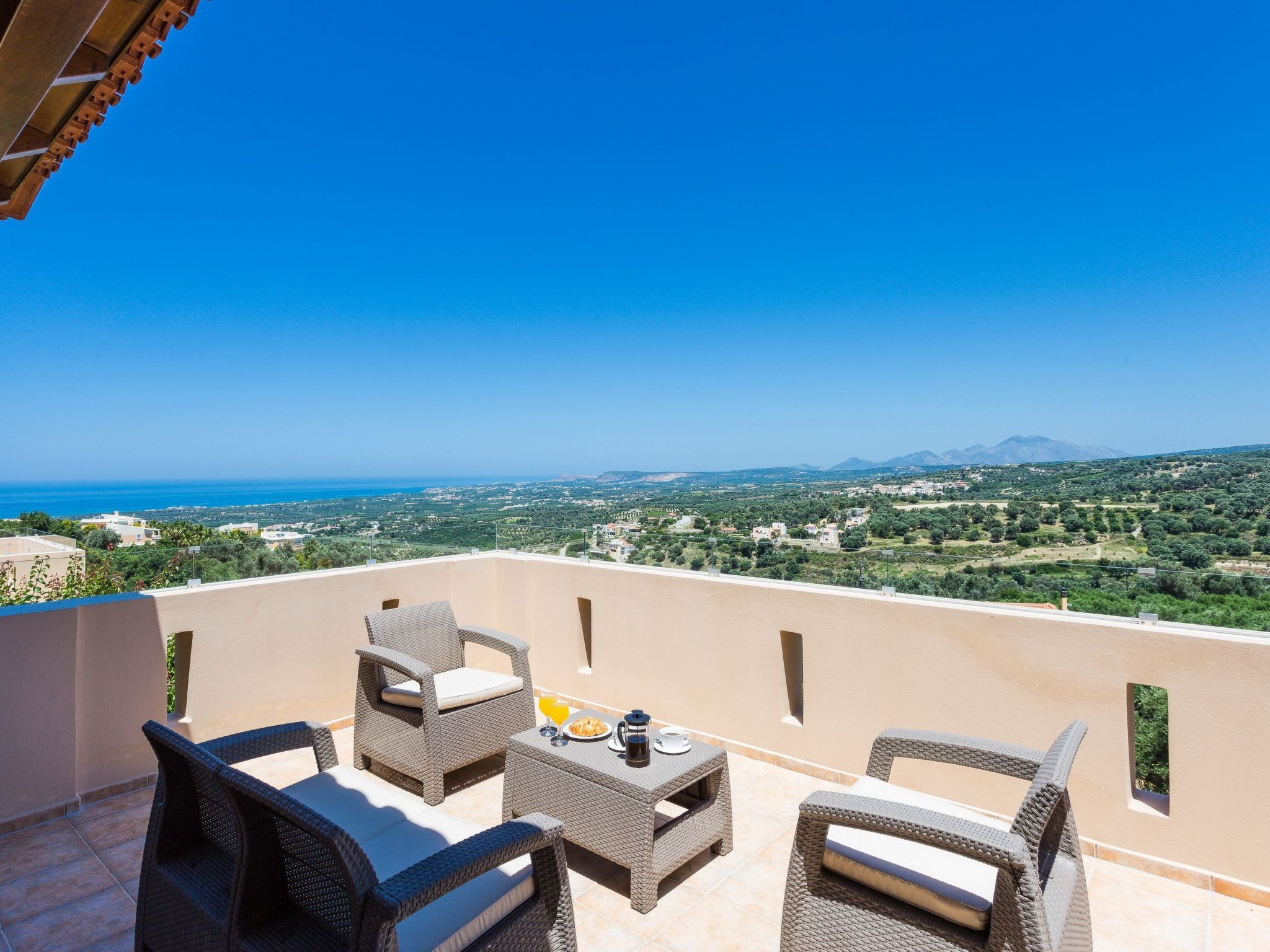 Familienvilla mit Pool, Garten, Spielplatz und BBQ-Image-tags.info