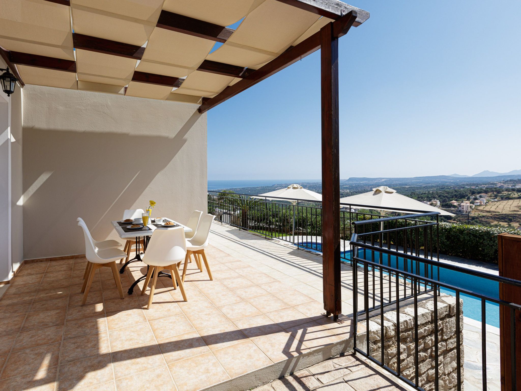 Familienvilla mit Pool, Garten, Spielplatz und BBQ-Buiten