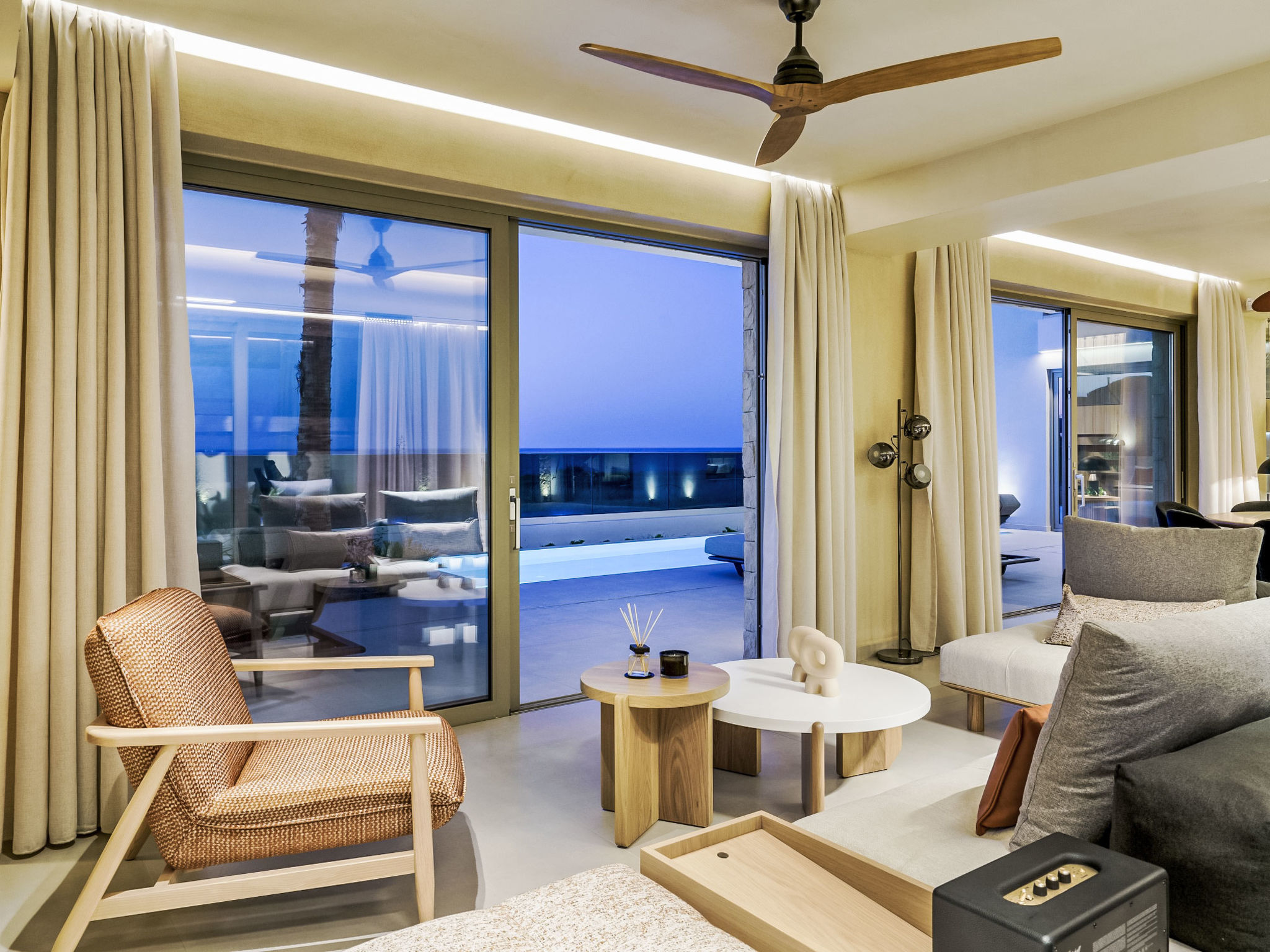 Villa am Strand, beheizter Pool, Playarea, Whirlpool - Dedans