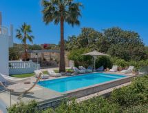 Villa mit Infinity-Pool und BBQ, Nähe zum Strand