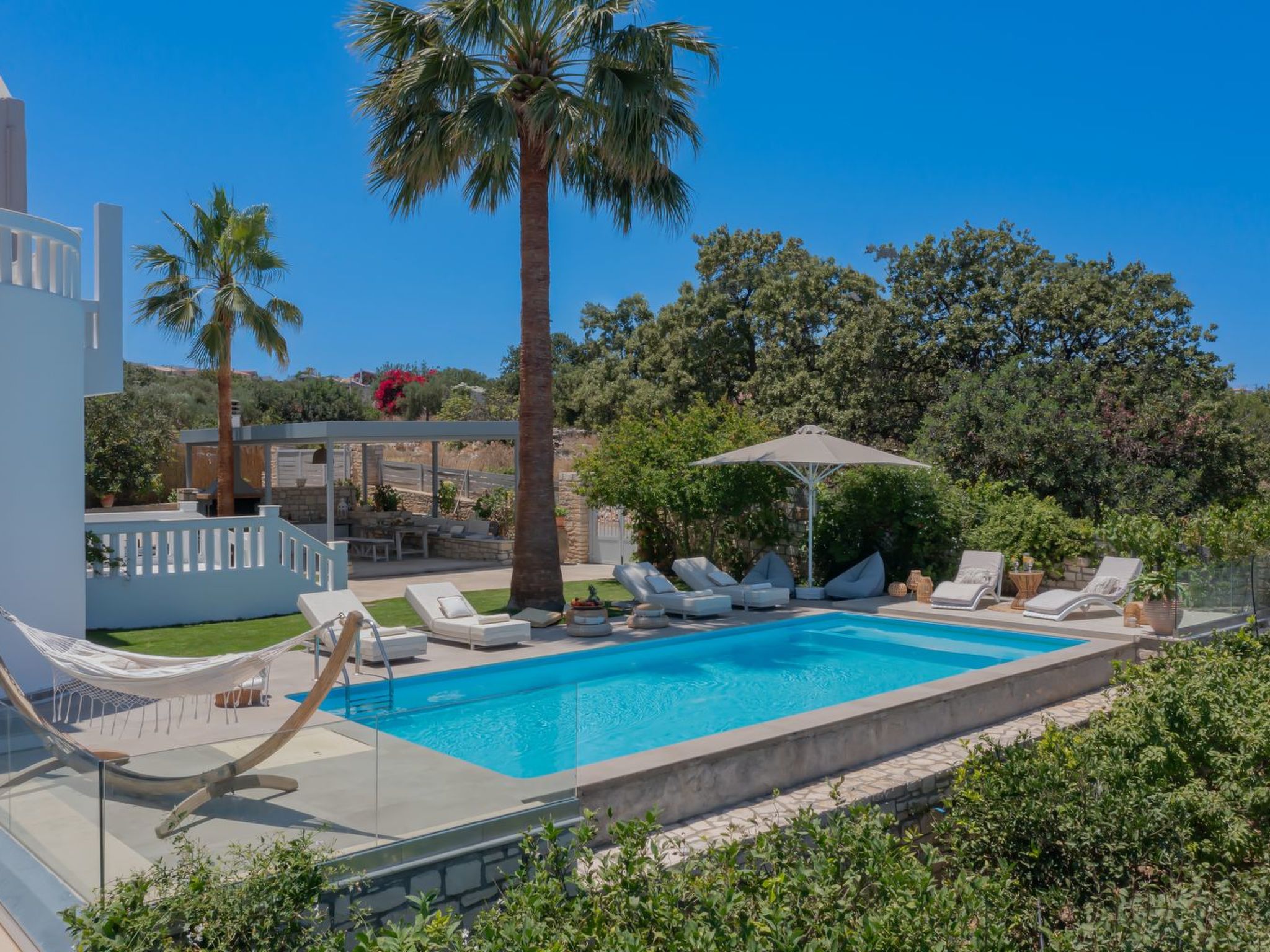 Villa mit Infinity-Pool und BBQ, Nähe zum Strand