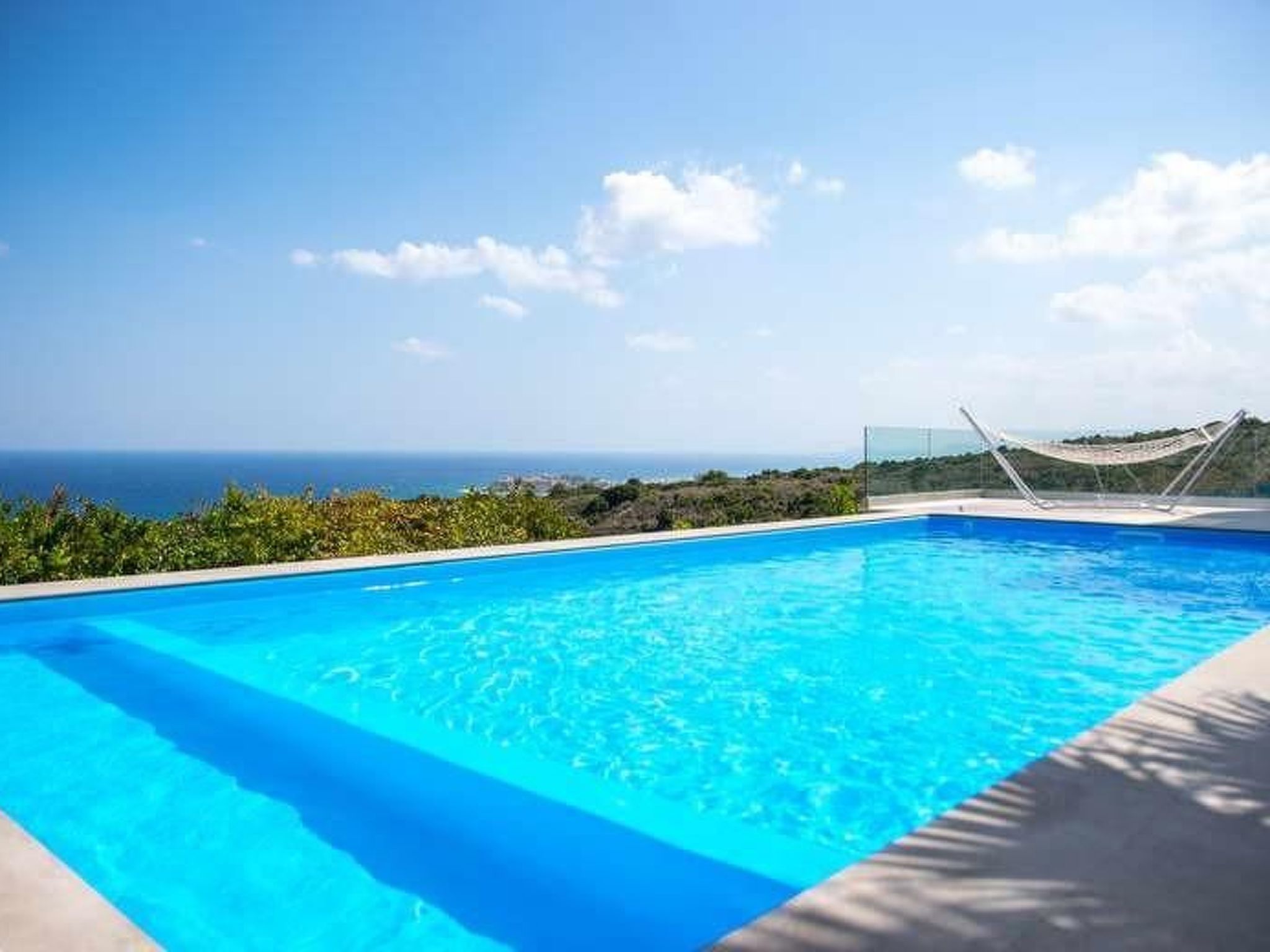 Villa mit Infinity-Pool und BBQ, Nähe zum Strand