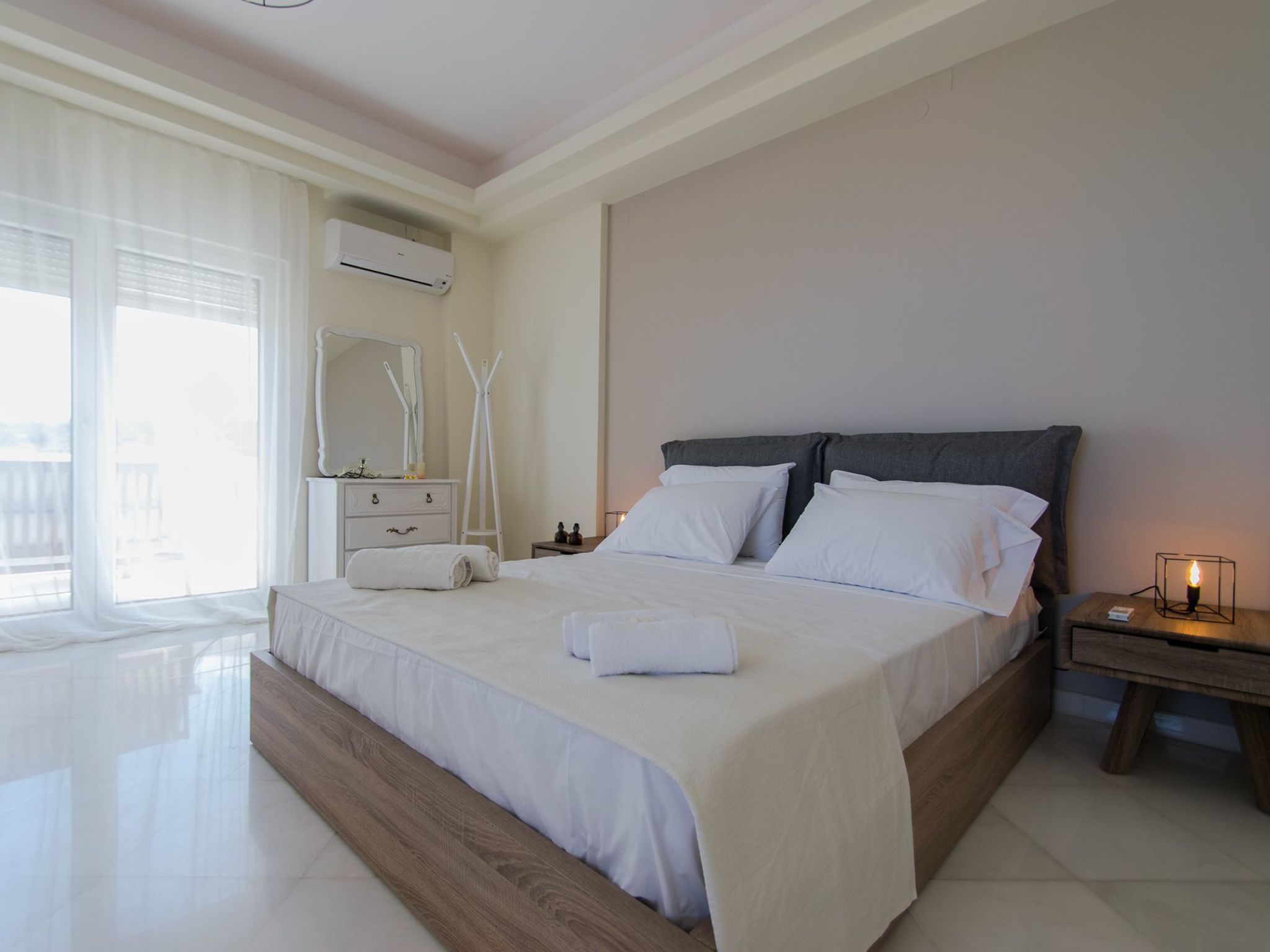 Villa mit Infinity-Pool und BBQ, Nähe zum Strand-Image-tags.info