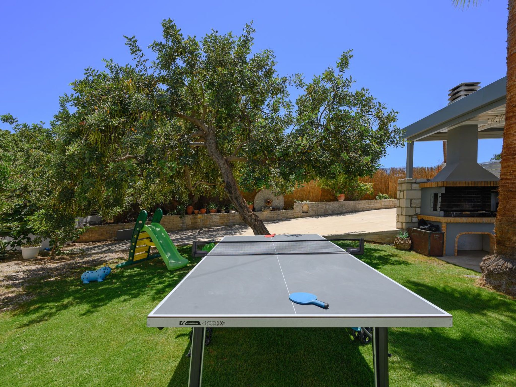 Villa mit Infinity-Pool und BBQ, Nähe zum Strand-Draußen