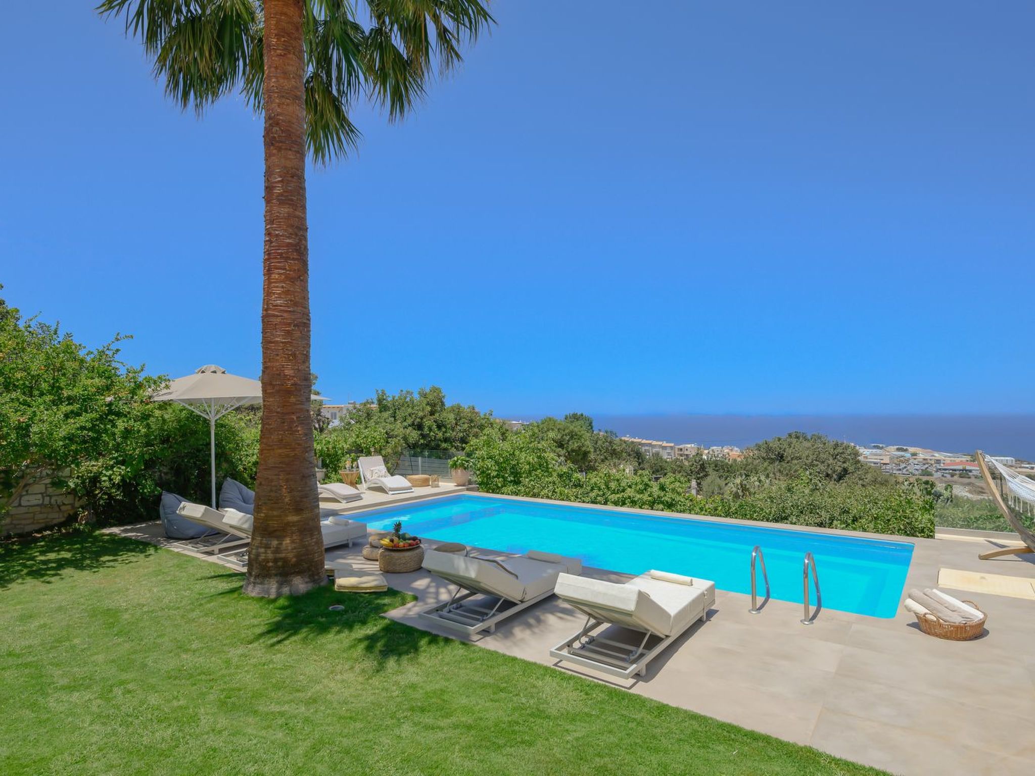 Villa mit Infinity-Pool und BBQ, Nähe zum Strand-Image-tags.info