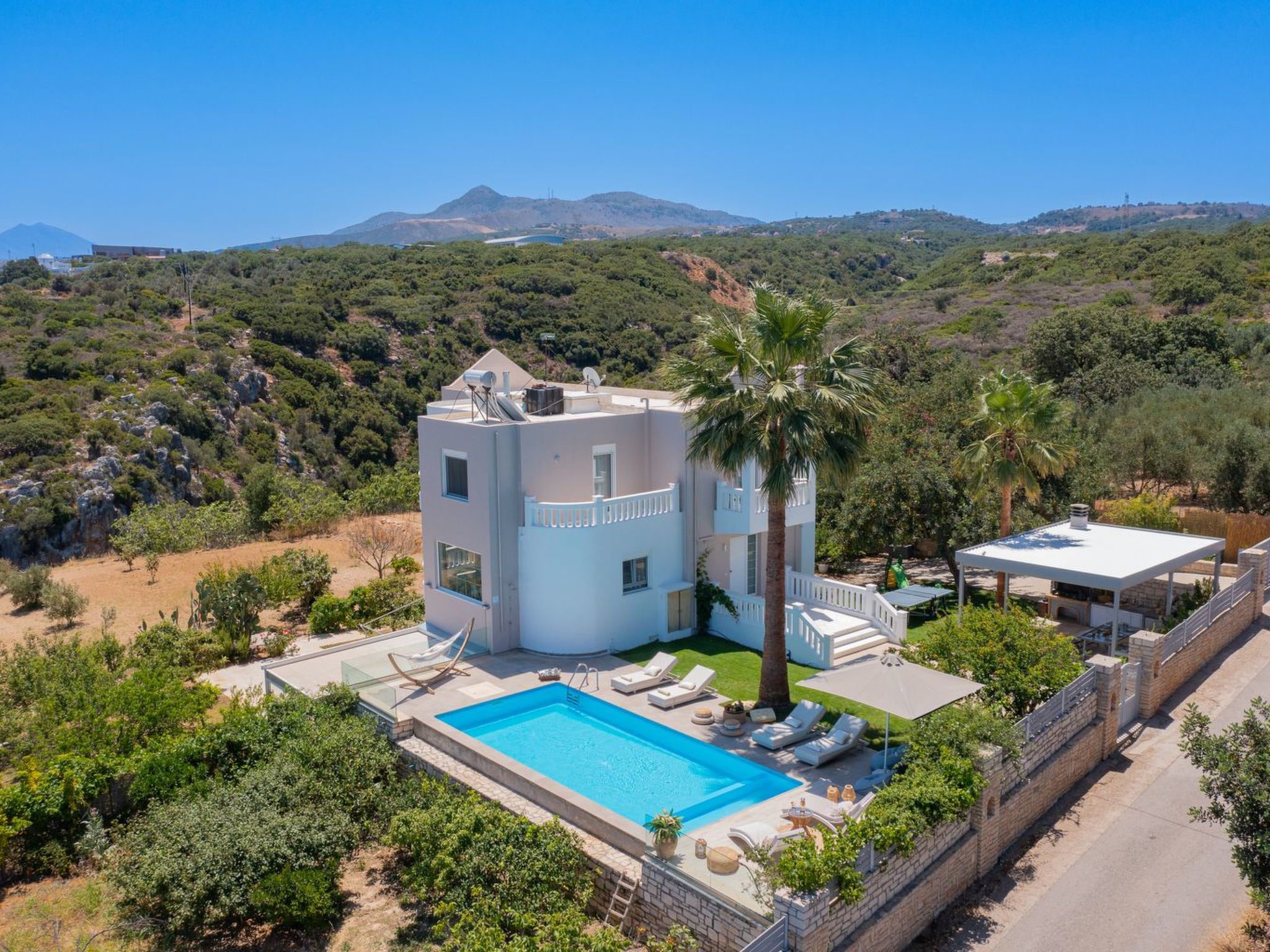 Villa mit Infinity-Pool und BBQ, Nähe zum Strand-Image-tags.info